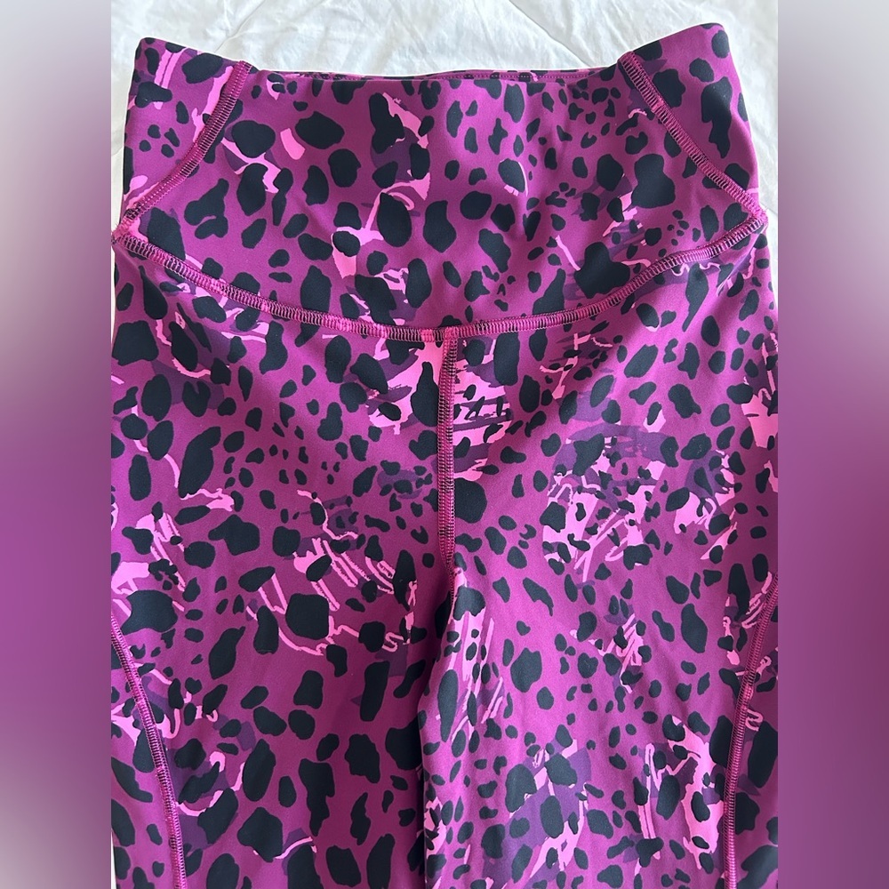 Lululemon Base Pace High-Rise Tight Leggings Magenta Pink Black Leopard- SZ 2 - Picture 5 of 13